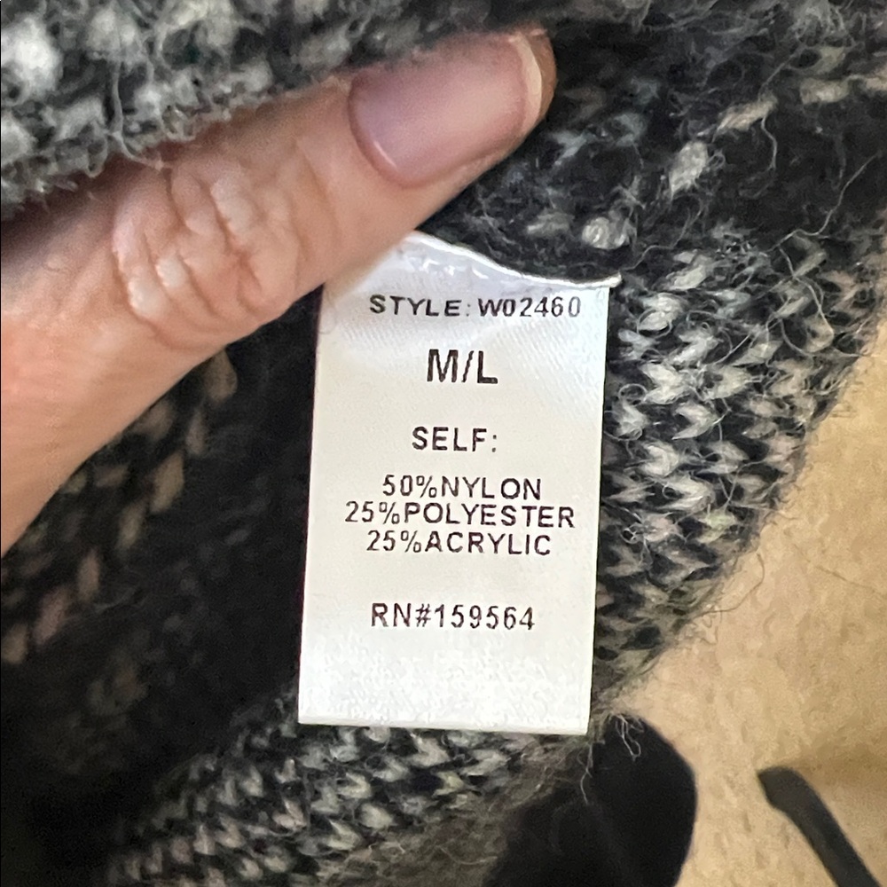 NWT Bluivy Black and Beige Star Sweater - Picture 7 of 12